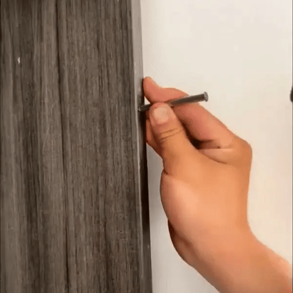 DoubleNail™ – Dubbelriktad spik för stabil och osynlig montering